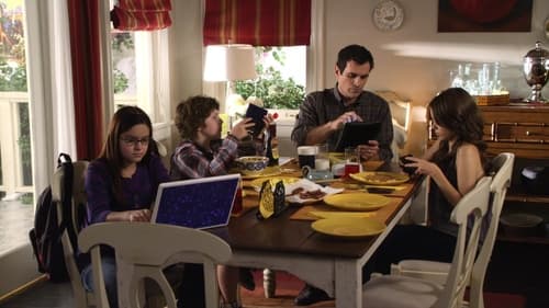 movies/2024-09-05/modern-family-4qYDa1xGwDl0P18EpCeWZ8H1NdQ.jpg