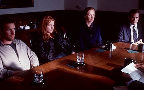 movies/2024-09-06/six-feet-under-1JF3YUxQQVt1e3auGKgwPTv8FjV.jpg
