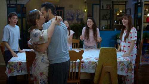 movies/2025-03-06/papas-por-conveniencia-mflbxpiIEuzAf8ocBJXLHdlQyNt.jpg
